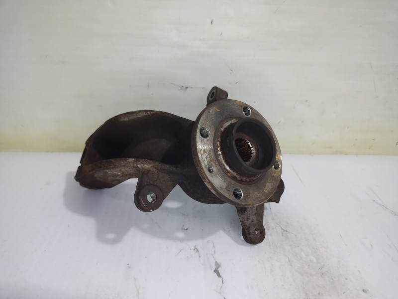 Recambio de mangueta delantera izquierda para renault scenic ii authentique referencia OEM IAM 8200297028  