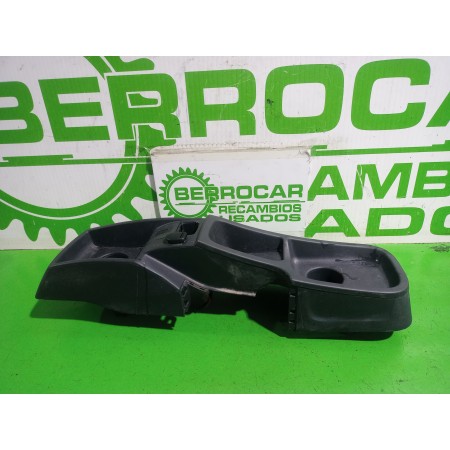 Recambio de consola central para renault kangoo profesional referencia OEM IAM 8200457030  