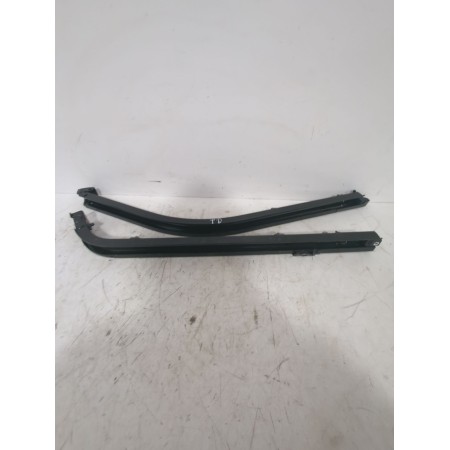 Recambio de guia puerta para peugeot rifter 1.5 bluehdi 100 referencia OEM IAM 8766002  