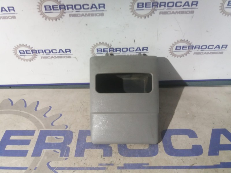 Recambio de moldura para kia sorento 2.5 crdi referencia OEM IAM 846543E600  