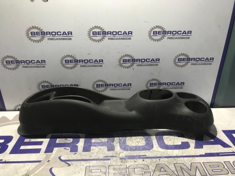 Recambio de consola central para toyota yaris (ncp1/nlp1/scp1) 1.0 cat referencia OEM IAM 589110D010  