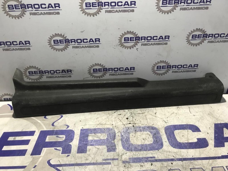 Recambio de moldura lateral para fiat punto (evo) (199) 1.3 16v jtd cat referencia OEM IAM 735488147  