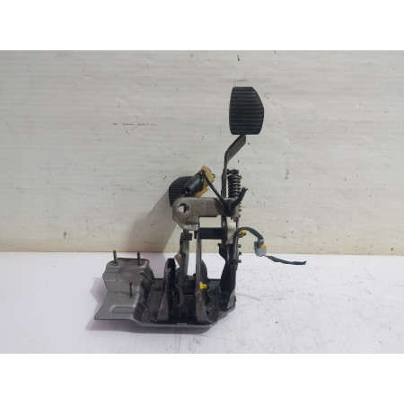 Recambio de pedalera para peugeot 207 confort referencia OEM IAM 4500Y0  