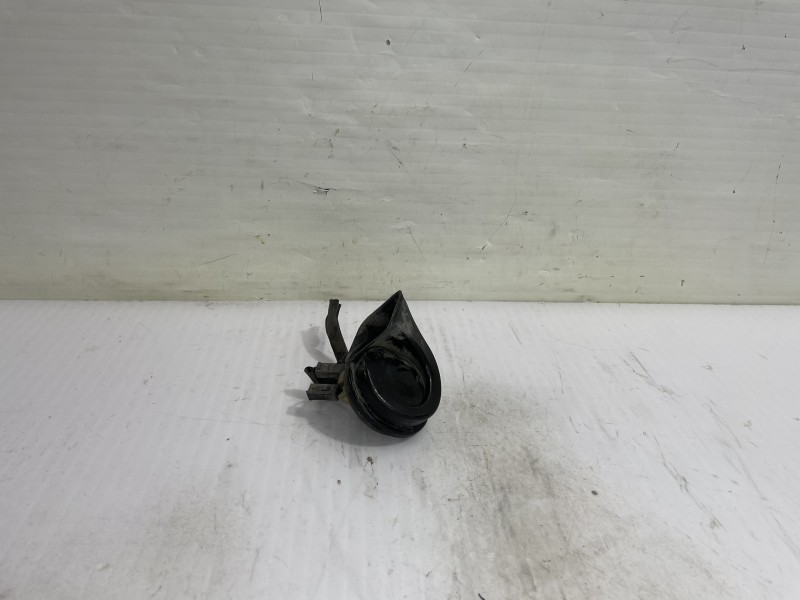 Recambio de claxon para nissan micra (k12e) acenta referencia OEM IAM E9703881157  