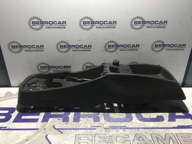 Recambio de consola central para renault kangoo 1.5 dci diesel fap referencia OEM IAM 8200457030  