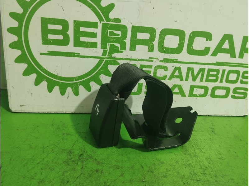 Recambio de enganche cinturon trasero derecho para honda civic berlina .5 (ma/mb) 1.5 referencia OEM IAM 82455ST3E11ZA / 82455ST