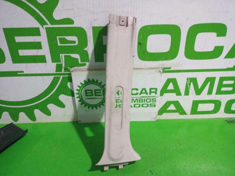 Recambio de moldura para renault kangoo profesional referencia OEM IAM 8200419448  