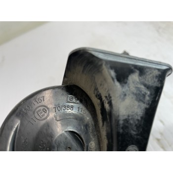 Recambio de claxon para nissan micra (k12e) acenta referencia OEM IAM E9703881157  