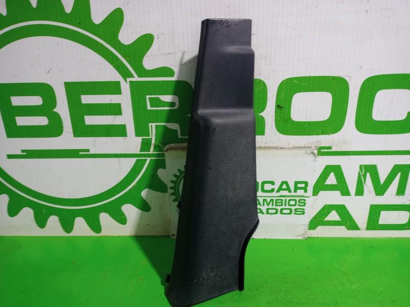 Recambio de moldura para renault kangoo profesional referencia OEM IAM 8200421070  