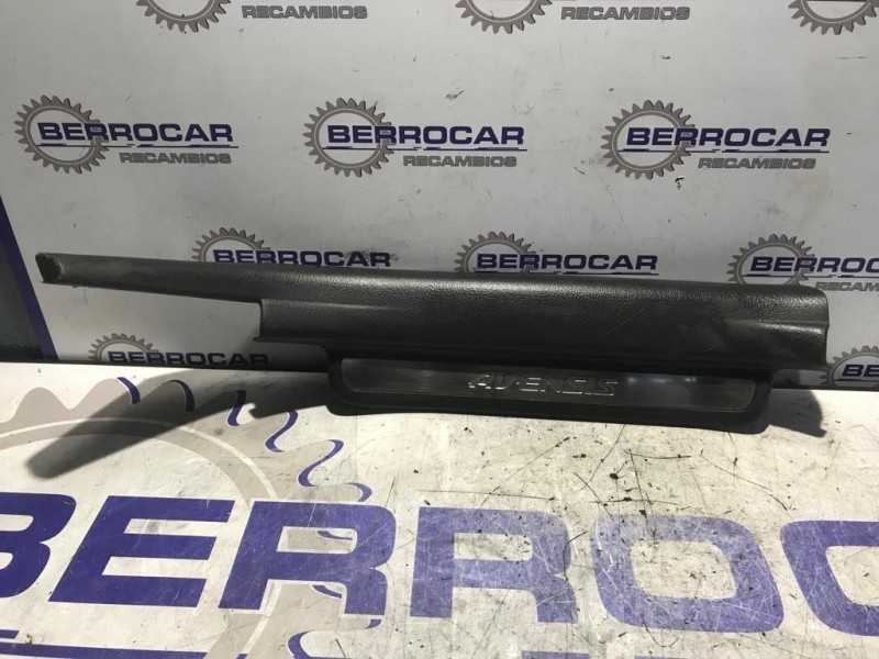 Recambio de moldura lateral para toyota avensis berlina (t25) 1.8 16v cat referencia OEM IAM 6791705040  