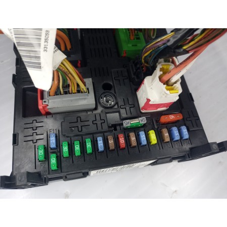 Recambio de caja reles / fusibles para peugeot 3008 style referencia OEM IAM 9678477180  
