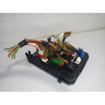 Recambio de caja reles / fusibles para peugeot 3008 style referencia OEM IAM 9678477180  