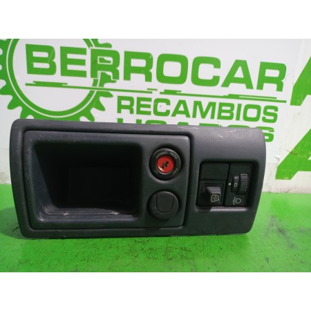 Recambio de moldura para peugeot partner (s1) 2.0 hdi cat referencia OEM IAM 9635807077  
