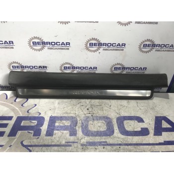 Recambio de moldura lateral para toyota avensis berlina (t25) 1.8 16v cat referencia OEM IAM 6791405040  