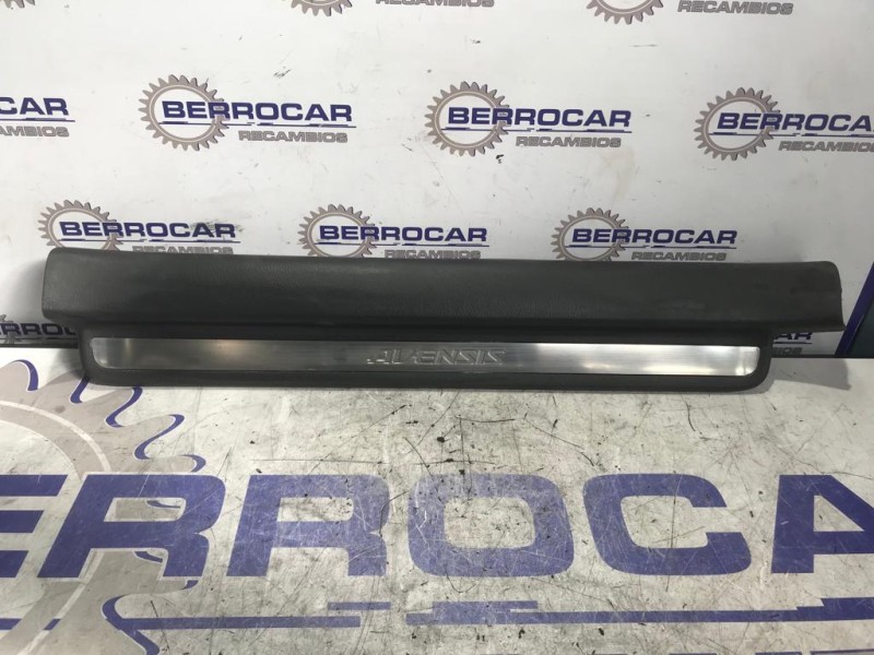 Recambio de moldura lateral para toyota avensis berlina (t25) 1.8 16v cat referencia OEM IAM 6791405040  