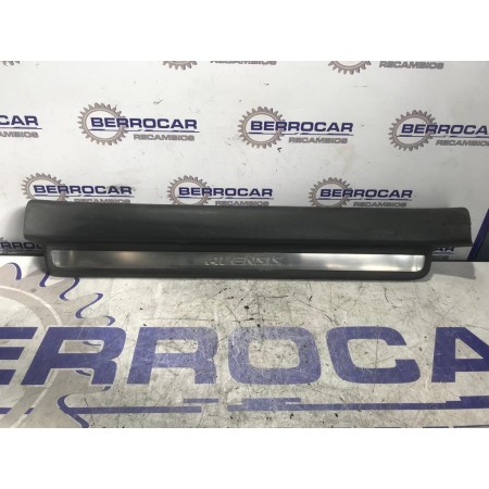 Recambio de moldura lateral para toyota avensis berlina (t25) 1.8 16v cat referencia OEM IAM 6791405040  