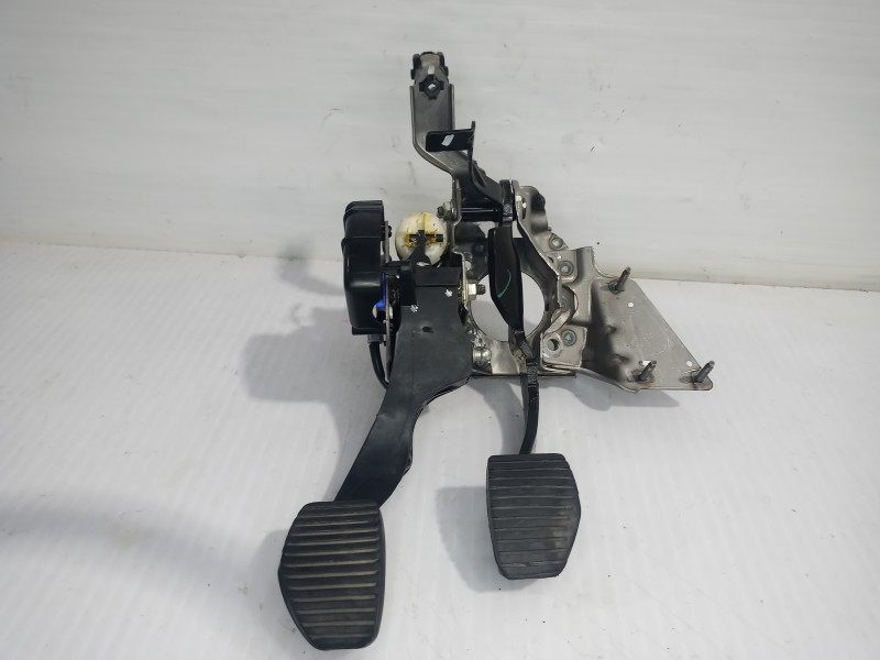 Recambio de pedalera para peugeot 3008 style referencia OEM IAM 1606409080  