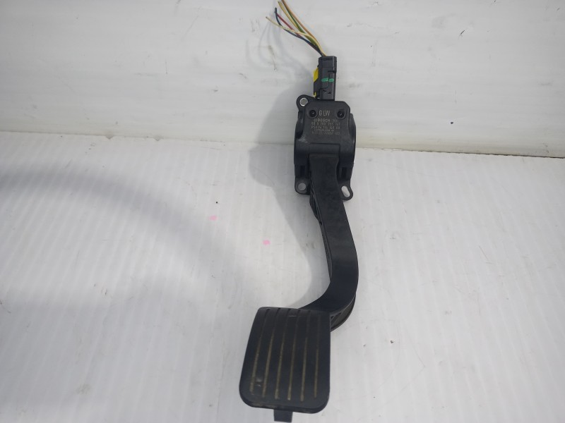 Recambio de pedal acelerador para peugeot 3008 style referencia OEM IAM 86ET19  