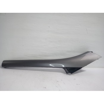 MOLDURA DERECHA 768349558R 