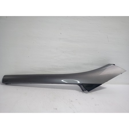 Recambio de moldura derecha para renault scenic iii bose edition referencia OEM IAM 768349558R  