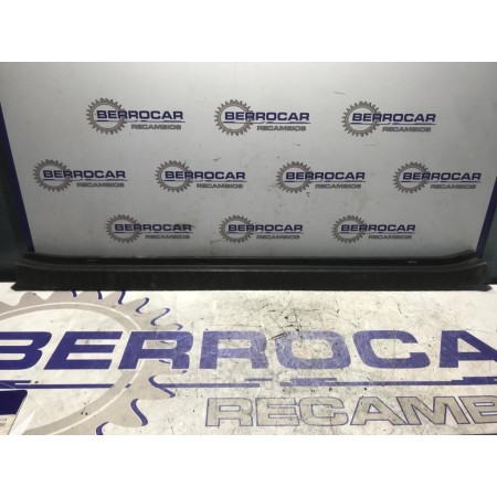 Recambio de moldura interior para toyota rav 4 2.2 d-4d cat referencia OEM IAM 5838742050  