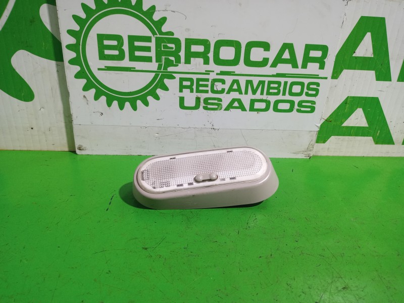 Recambio de luz interior para renault kangoo profesional referencia OEM IAM 8200439508  