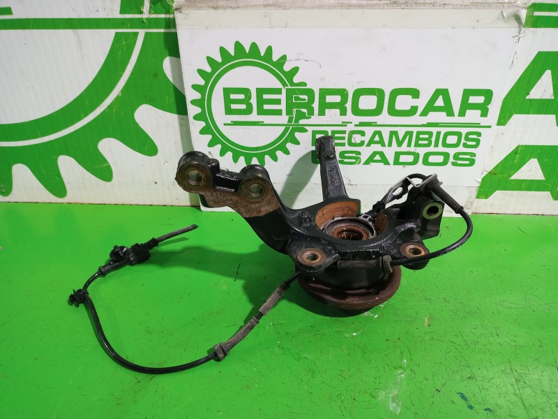 Recambio de mangueta delantera derecha para renault kangoo profesional referencia OEM IAM 8200755588  