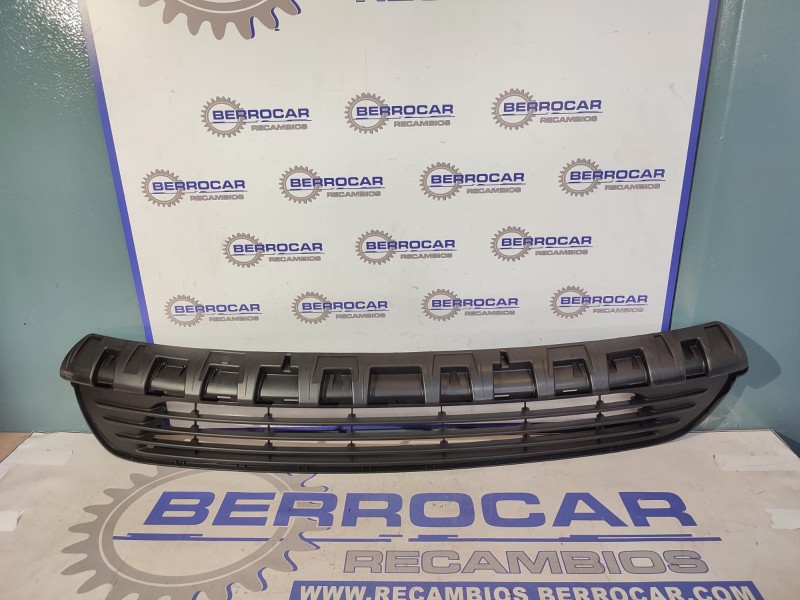 Recambio de rejilla delantera para renault trafic combi referencia OEM IAM 622543504R  
