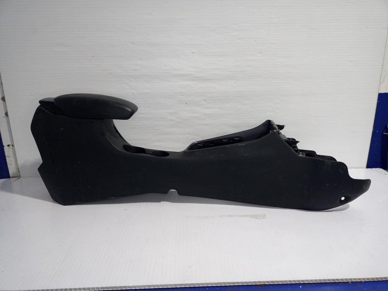 Recambio de consola central para hyundai i20 (bc3) essence mild-hybrid referencia OEM IAM 84611Q0000  