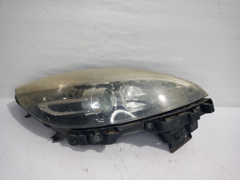 Recambio de faro derecho para renault scenic iii bose edition referencia OEM IAM 260108453R  