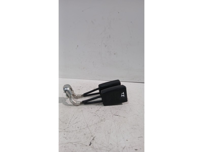 Recambio de enganche cinturon trasero izquierdo para seat ibiza iii (6l1) 1.4 tdi referencia OEM IAM 6Q0857488D  
