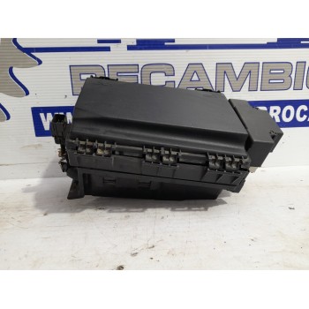 Recambio de caja reles / fusibles para opel astra h ber. 1.7 16v cdti referencia OEM IAM 13206748  