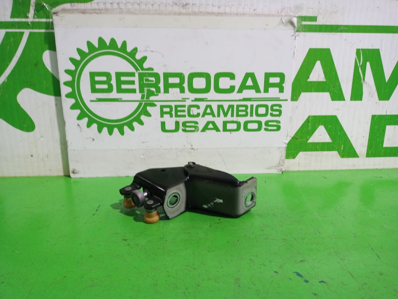 Recambio de soporte / guia puerta corredera para renault kangoo profesional referencia OEM IAM 497637G  