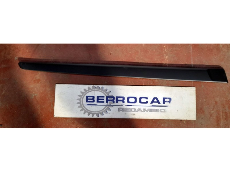 Recambio de moldura lateral para renault laguna (b56) 1.8 mono cat referencia OEM IAM 8200036023  