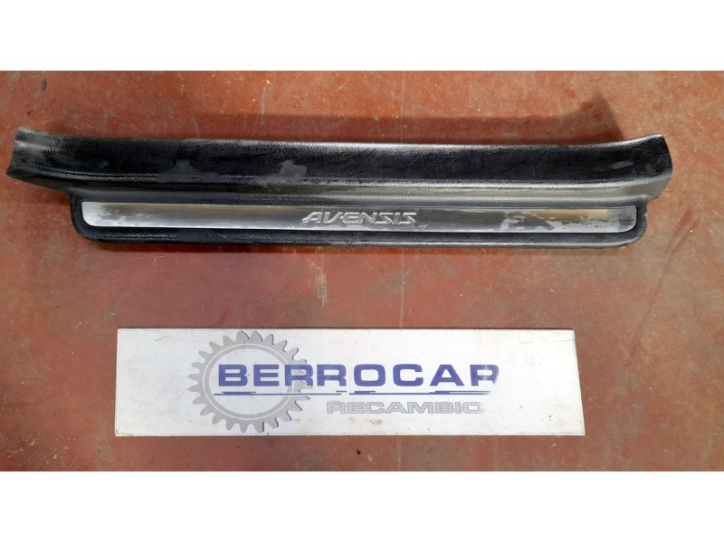 Recambio de moldura lateral para toyota avensis berlina (t25) 1.8 16v cat referencia OEM IAM 67913 05040  