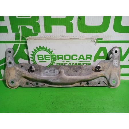 Recambio de travesaño inferior para renault kangoo profesional referencia OEM IAM 8200880148  