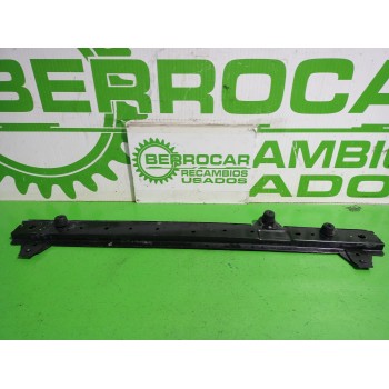 Recambio de travesaño inferior para renault kangoo profesional referencia OEM IAM 8200431050  