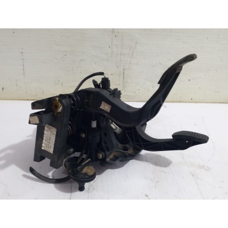 Recambio de pedalera completa para peugeot bipper tepee basis referencia OEM IAM 1611919180  