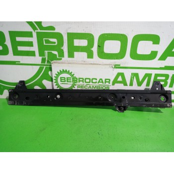Recambio de travesaño inferior para renault kangoo profesional referencia OEM IAM 8200431050  