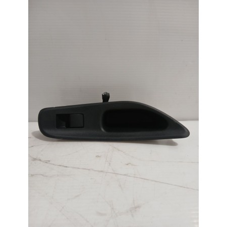 Recambio de mando elevalunas trasero izquierdo para toyota yaris (_p21_, _pa1_, _ph1_) 1.5 hybrid (mxph11) referencia OEM IAM 84