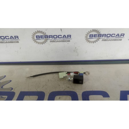 Recambio de interruptor pedales para hyundai santa fe (sm) 2.0 crdi cat referencia OEM IAM 9381026RWBQQH  