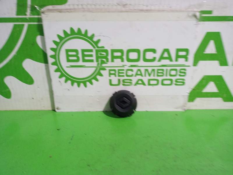 Recambio de tapacubos para renault kangoo profesional referencia OEM IAM 7700438116  