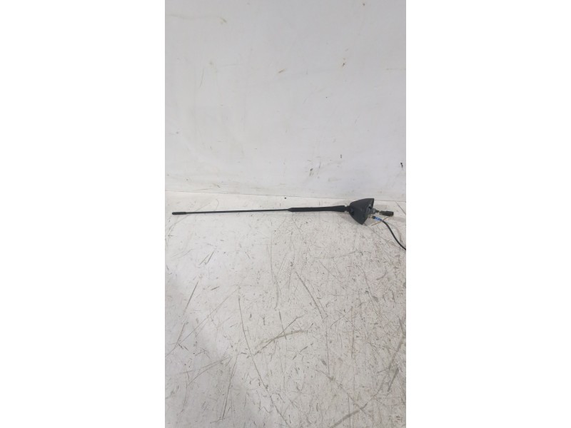 Recambio de antena para hyundai tucson (jm) 2.0 crdi referencia OEM IAM V300521E  