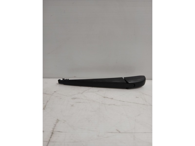 Recambio de brazo limpia trasero para toyota yaris (_p21_, _pa1_, _ph1_) 1.5 hybrid (mxph11) referencia OEM IAM 85241K0010  