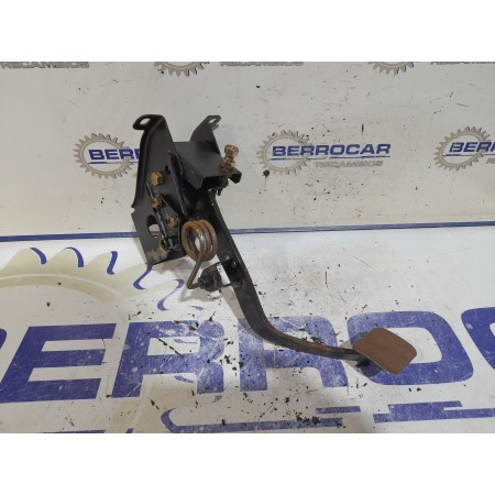 Recambio de pedal embrague para mitsubishi montero (l040) 2.5 turbodiesel referencia OEM IAM MB012669  