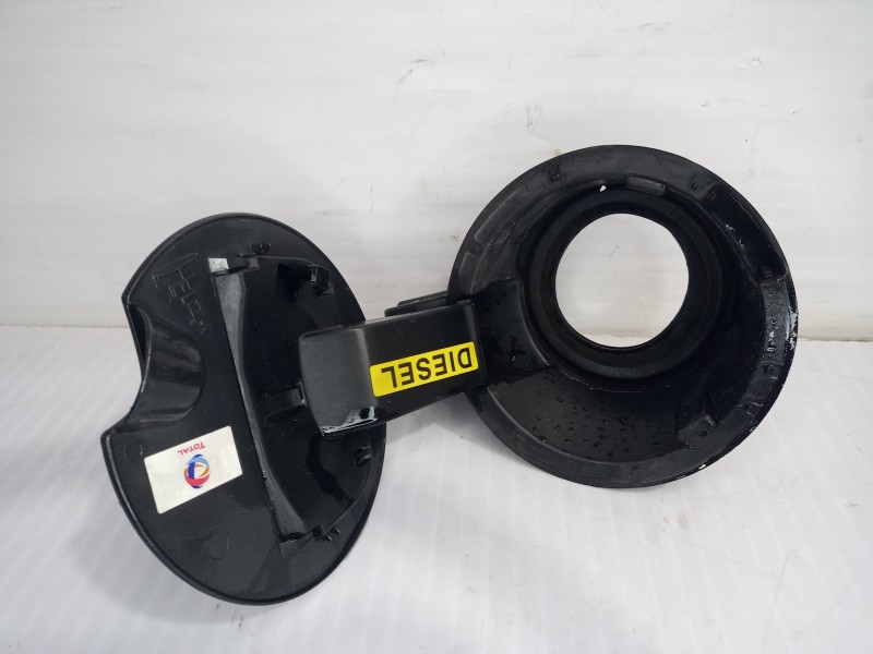 Recambio de tapa exterior combustible para peugeot 3008 style referencia OEM IAM 9682803280  