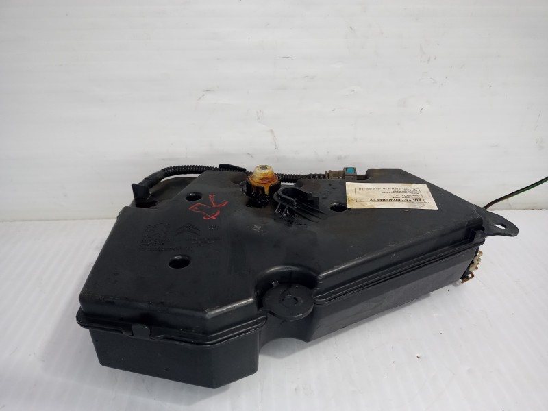 Recambio de deposito aditivo fap para peugeot 3008 style referencia OEM IAM 1613704580  