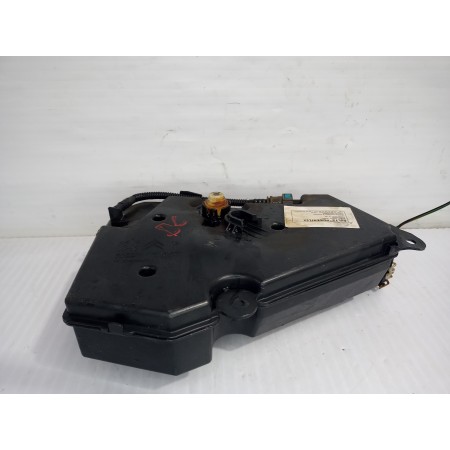 Recambio de deposito aditivo fap para peugeot 3008 style referencia OEM IAM 1613704580  