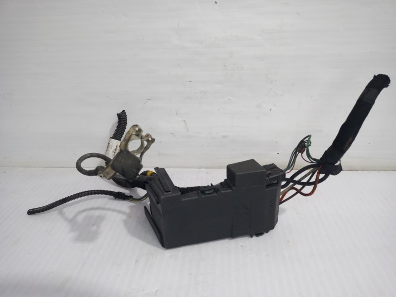 Recambio de caja reles / fusibles para peugeot 3008 style referencia OEM IAM 9666527580  