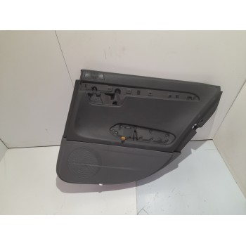 GUARNECIDO PUERTA TRASERA IZQUIERDA 3R0867305 